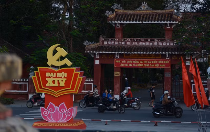 Banners and decorations welcoming the 14th National Congress of the Communist Party of Viet Nam are displayed at the central park in Hue city. (Photo: VNA)