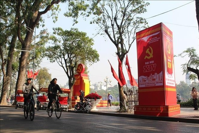 A celebratory atmosphere is spreading across Ha Noi before the 14th National Party Congress (Photo: VNA)